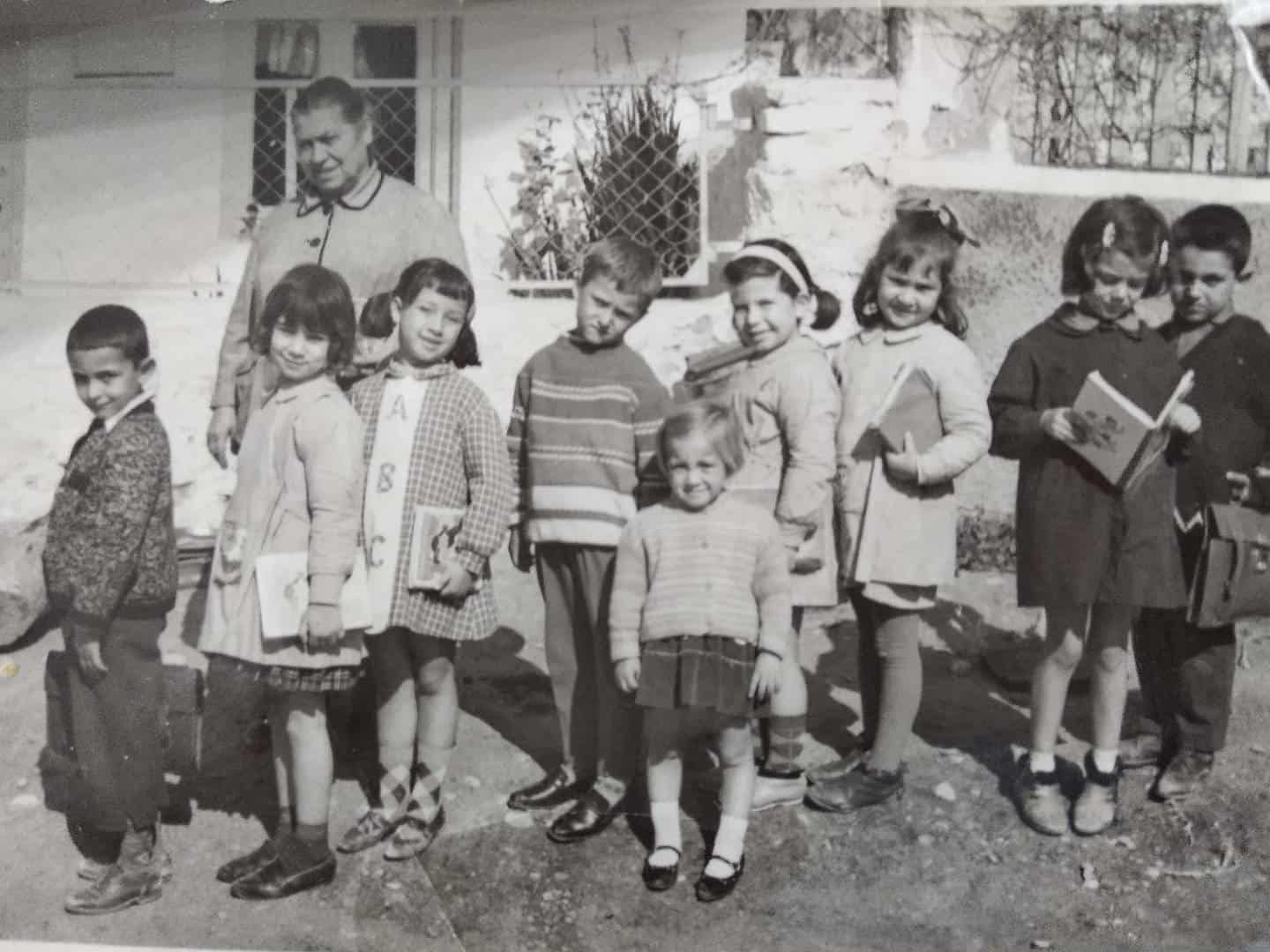 Το «Νηπιαγωγείο» της Ραφήνας και η κ. Χαρίκλεια.